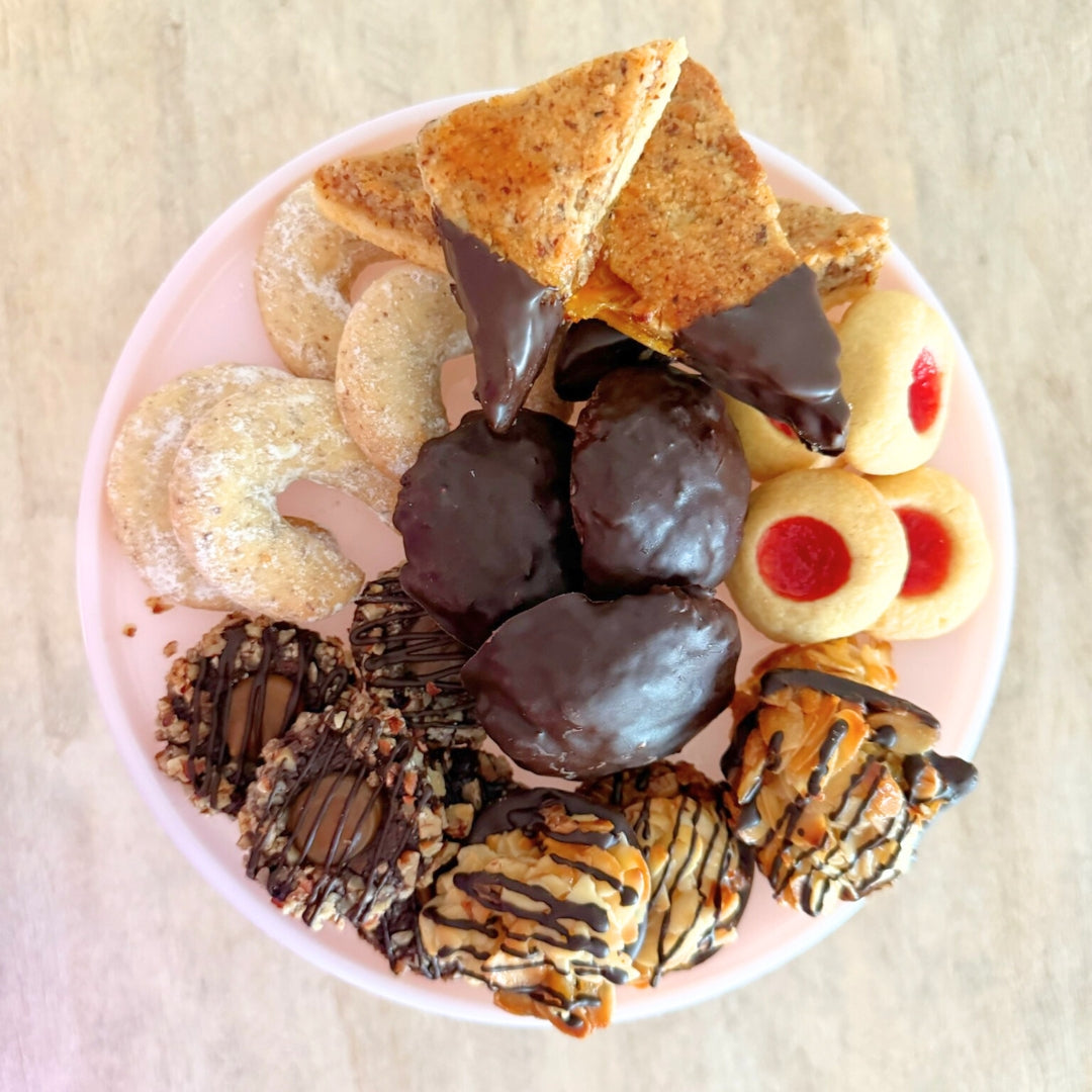 Premium Christmas Cookie Gift Box: Buy 8 varieties online