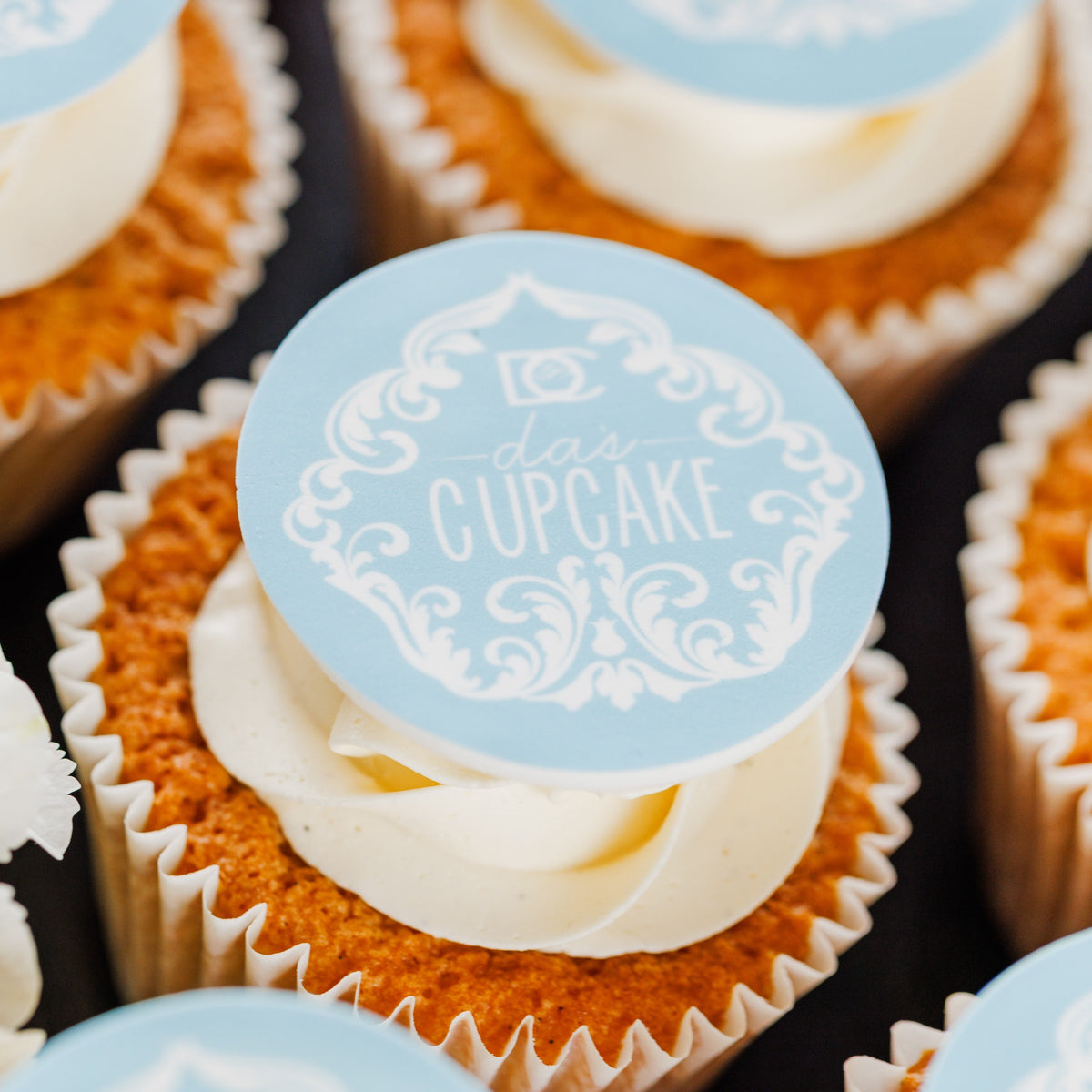 Cupcakes mit Firmenlogo