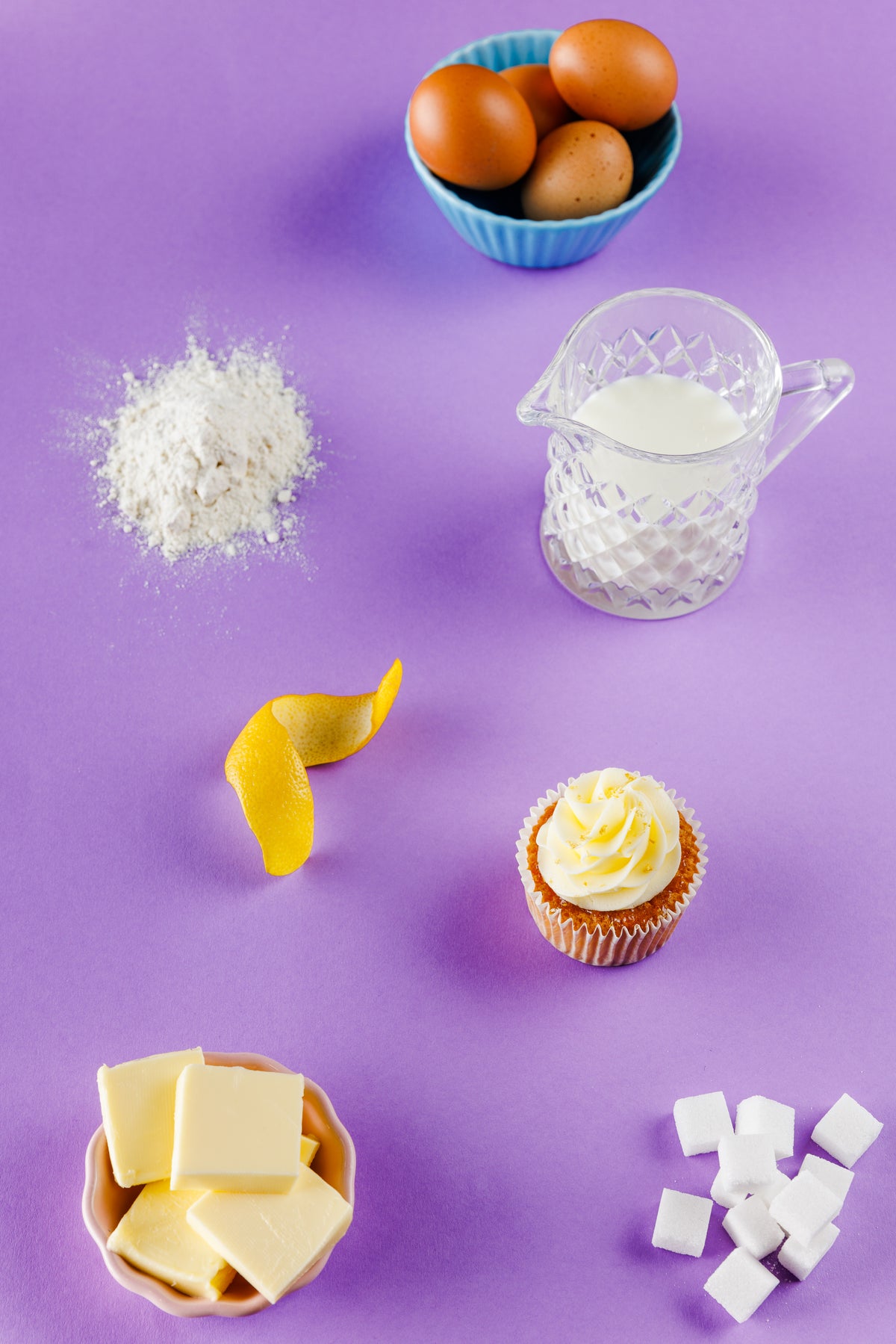 Lemon cupcakes with lemon buttercream