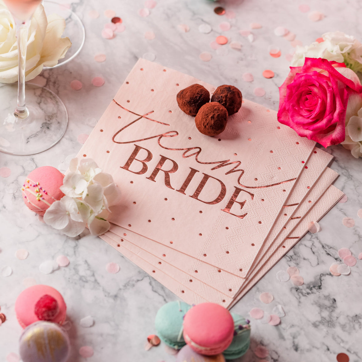 Junggesellinnen-Backparty mit Schokolade