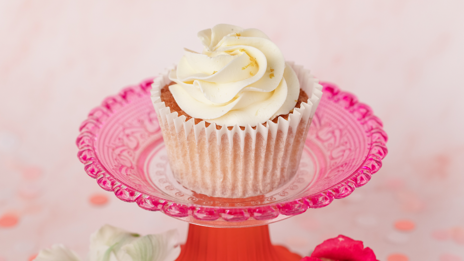 Lemon Cupcakes with Lemon Buttercream