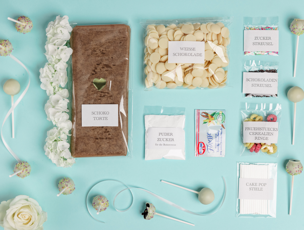 Virtual Cake Pop Secrets Course (with home baking kit)